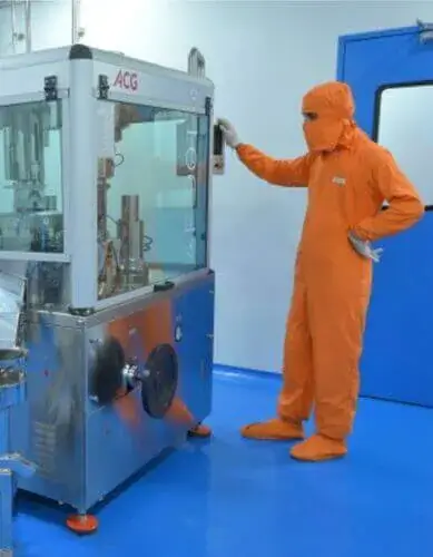 Operator in the compression area